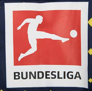 Sorry, no english description is available. ... match worn football shirt RB Leipzig 2017/2018 -  Condition: A-.....Auswärts-Trikot kurzarm; Größe L; Vereins-Logo,geflockt; Nike-Logo gestickt; Werbeaufdruck Red Bull-Logo gummiert; Rückennummer, Spielername und Schriftzug 'RB Leipzig' gummiert; mit BL Patch und CG Gruppe AG Patch: Nike Dri-Fit. Trikot kommt von einem Mitarbeiter von Eintracht Frankfurt. - Bild 6