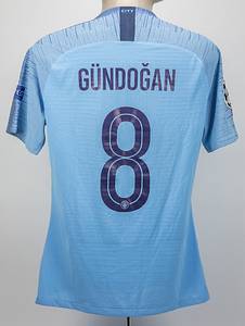 match worn football shirt Manchester City 2018/19 - Original match-worn Manchester City shirt with the number 4. Worn by Ilkay Gündogan on March 12, 2019, in the UEFA Champions League round of 16 match against FC Schalke 04. Man City - Schalke 7:0; Gündogan has been capped 82 times by Germany. Exchange jersey. Status: AAA --Short-sleeved jersey with button placket; size L; flocked club logo; embroidered Nike logo; rubberized 'Etihad Airways' advertising print; rubberized back number and player name; rubberized 'City' lettering on the back of the collar; mesh front and back; with CL Starball patch and UEFA Respect patch; Nike Vaporknit. The consignor received this item directly from a Schalke 04 player. Condition: A - Bild 3