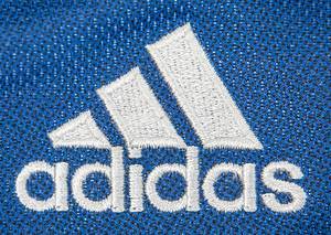 match worn football shirt Bayern Munich 2002/2003 - Original match-worn Bayern Munich goalkeeper shirt with the number 1. Worn by Oliver Kahn in a UEFA Champions League match during the 2002/2003 season. Kahn is a 1996 European Football Champion and 2002 World Cup runner-up. Status: ABB Long-sleeved goalkeeper jersey with arm padding; size XL; flocked club logo; embroidered adidas logo; flocked 'T-Mobile' advertising print; flocked player name and number; with CL Starball patch, CL 4 Trophy patch, and O. Kahn Goalkeeping Badge; jersey has minor signs of wear; adidas. Jersey comes from the collection of a former Bayern Munich coach. Condition: A- - Bild 5