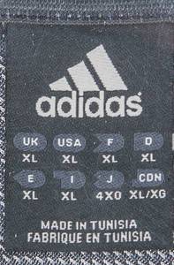 match worn football shirt Bayern Munich 2002/2003 - Original match-worn Bayern Munich goalkeeper shirt with the number 1. Worn by Oliver Kahn in a UEFA Champions League match during the 2002/2003 season. Kahn is a 1996 European Football Champion and 2002 World Cup runner-up. Status: ABB Long-sleeved goalkeeper jersey with arm padding; size XL; flocked club logo; embroidered adidas logo; flocked 'T-Mobile' advertising print; flocked player name and number; with CL Starball patch, CL 4 Trophy patch, and O. Kahn Goalkeeping Badge; jersey has minor signs of wear; adidas. Jersey comes from the collection of a former Bayern Munich coach. Condition: A- - Bild 10