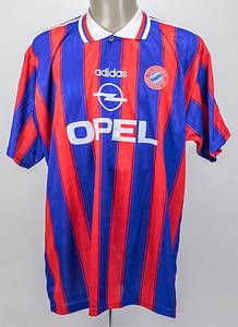 München, Bayern - Trikot 1996/1997  | Original match worn Spielertrikot vom FC Bayern München mit der Rückennummer 10. Getragen von Lothar Matthäus in einem Spiel der Fußball Bundesliga in der Saison 1996/1997. Matthäus ist Fußball Weltmeister 1990, Vize-Weltmeister 1982, 1986 und Europameister 1980. Status:ABB. - Bild 2