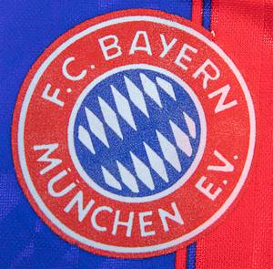 München, Bayern - Trikot 1996/1997  | Original match worn Spielertrikot vom FC Bayern München mit der Rückennummer 10. Getragen von Lothar Matthäus in einem Spiel der Fußball Bundesliga in der Saison 1996/1997. Matthäus ist Fußball Weltmeister 1990, Vize-Weltmeister 1982, 1986 und Europameister 1980. Status:ABB. - Bild 4