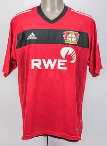 Sorry, no english description is available. ... match worn football shirt Bayer Leverkusen 2003 -  Condition: A-.....Trikot kurzarm mit Innenhemd (Double Layer); Größe XL, Vereins-Logo und adidas-Logo gummiert; Werbeaufdruck 'RWE' gummiert; Spielername, Rückennummer und Schriftzug 'Bayer Leverkusen gummiert; Innenhemd aus Netzstoff; Netzstoff seitlich eingelassen; mit BL Patch; Trikot hat Gebrauchsspuren (Fehlstellen in der Rückennummer und im Namen, Fäden gezogen); adidas climacool. Der Einlieferer hat dieses trikot direkt von Berbatow erhalten. - Bild 2