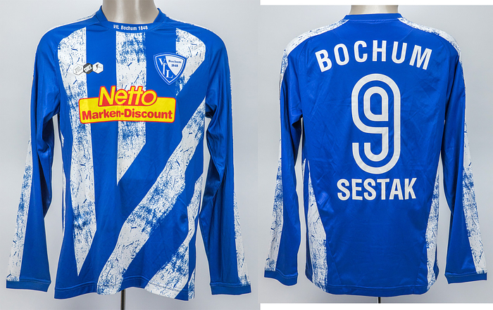 Original match worn Spielertrikot vom VfL Bochum mit der Rückennummer 9. Getragen von Stanislav Sestak in einem Spiel der Fußball Bundesliga in der Saison 2009/2010. Sestak ist 66-facher Nationalspieler von der Slowakei. Status:ABC.