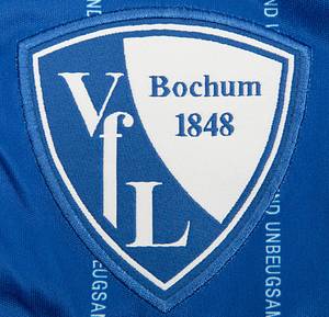 Sorry, no english description is available. ... match worn football shirt VfL Bochum 2008/2009 -  Condition: A-.....Trikot kurzarm; Größe L; Vereins-Logo geflockt; Do You Football-Logo gummiert; Werbeaufdruck 'kik Textil-Diskontt' geflockt; Schriftzug 'VfL Bochum 1848' auf Kragenrückrseite gummiert; Spielername, Rückennummer und Schriftzug 'Bochum' gummiert; Trikot hat geringe Gebrauchsspuren und Schriftzeilen 'wir sund unbeugsam!'; mit BL Patch und -T---Home- Patch; Do You Football. - Bild 4