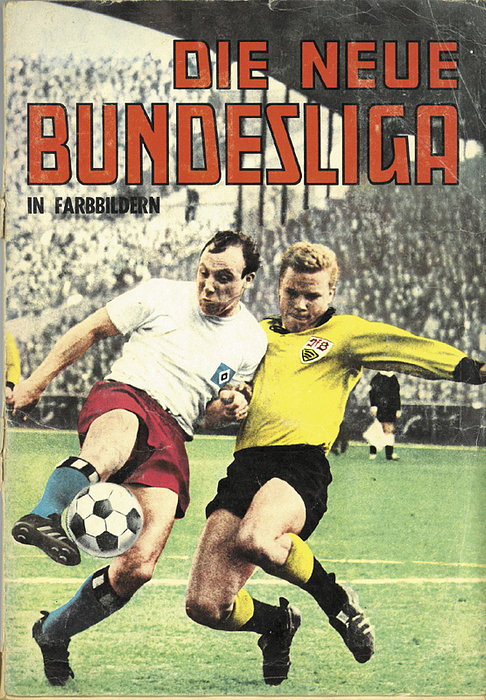 Sorry, no english description is available. ... Football Sticker  Sicker - German Bundesliga 1963 - 40 Seiten, 21x30cm, Karton, Mit 304 farbigen Sammelbildern (komplett)., Sicker, Frankfurt 1965. Condition: C-D.....Das Album zeigt die Stammspieler der 16 Bundesligavereine der Saison 1964/65. --Einband lose, eingerissen, teilweise Einrisse an Seitenrändern, Ecken bestossen. Sammelbilder in gutem Zustand!.