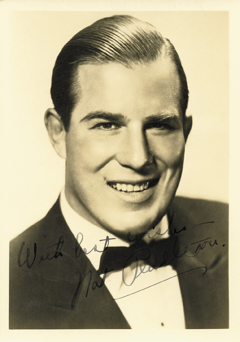 (1895-1967) S/W-Foto von Nat Pendleton (USA) mit original Widmung "With best wishes…". Olympiazweiter von Antwerpen 1920 im Ringen. 18x12,5 cm.