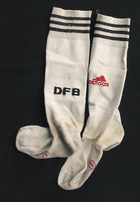 Original match worn Spieler-Stutzen von Arne Friedrich.