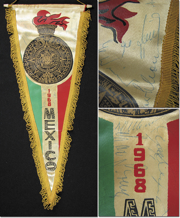 Sorry, no english description is available. ... Olympic games 1968 soccer pennant autographs -  Condition: B.....Signaturen von Maier, Wimmer, Volkert, Lorenz, Beckenbauer, Trainer Schön u.a.