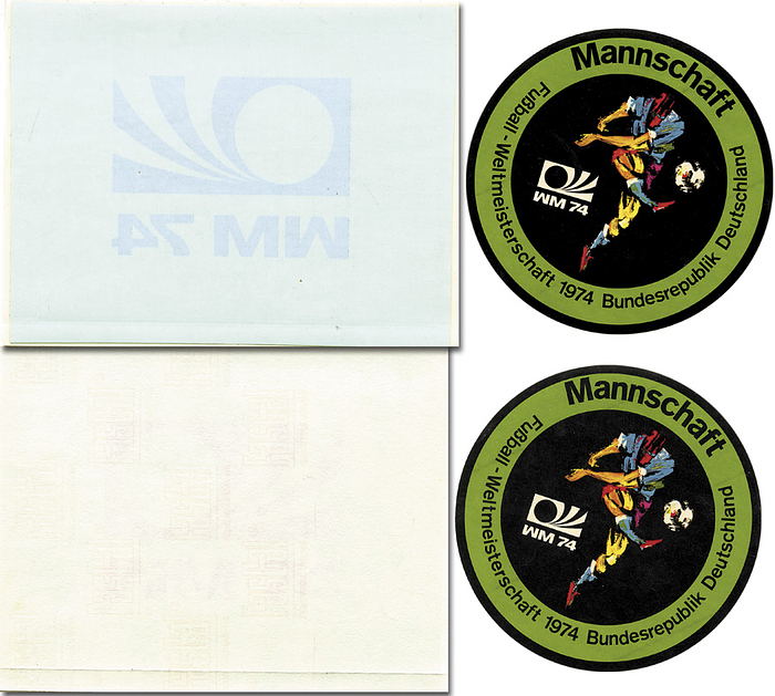 Vier Aufkleber der Fußball-Weltmeisterschaft 1974: 2x Mannschaft und 2x  Organisationiskomitee Autoinnenscheibenaufkleber "WM74", jeder ca 13x12 cm.