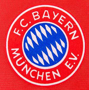 Original match worn Spielertrikot vom FC Bayern München mit der Rückennummer 3. Getragen von Christian Ziege in einem Spiel der Fußball Bundesliga in der Saison 1992/1993. Ziege ist 72-facher Nationalspieler von Deutschland. Status: AAB. - Bild 4