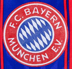 Original match worn Spielertrikot vom FC Bayern München mit der Rückennummer 2. Getragen von Markus Babbel in einem Spiel der Fußball Bundesliga in der Saison 1996/1997. Babbel ist 51-facher Nationalspieler von Deutschland. Status:ABB. - Bild 4