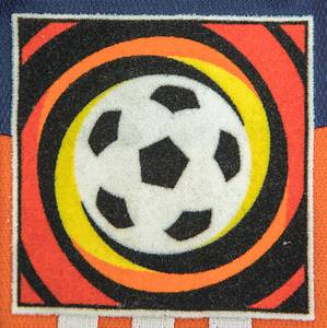 Original match worn Torwart-Trikot von Bayern München mit der Rückennummer 1. Getragen von Oliver Kahn am 17.03.2001 im Spiel der Fußball Bundsliga gegen den TSV 1860 München. 1860 - Bayern 0:2. Seltene Trikotversion. Kahn ist Fußball-Europameister 1996 und Vize-Weltmeister 2002. Status:AAC. - Bild 6