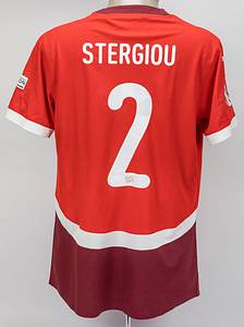 Original match worn Spielertrikot von der Schweiz mit der Rückennummer 2. Vorbereitet für Leonidas Sterigiou am 23.06.2024 im Gruppenspiel der Fußball Europameisterschaft gegen Deutschland. Schweiz - Deutschland 1:1. Status:AAB. - Bild 3