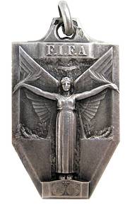 Offizielle Siegermedaille der deutschen Mannschaft für den 3.Platz bei der 2.Fußball-Weltmeisterschaft 1934 in Italien. „Worlds Cup Roma Giugno 1934“ Silber, gestempelt (8,86 Gramm). 3,6x2,2 cm. - Bild 2