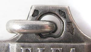 Offizielle Siegermedaille der deutschen Mannschaft für den 3.Platz bei der 2.Fußball-Weltmeisterschaft 1934 in Italien. „Worlds Cup Roma Giugno 1934“ Silber, gestempelt (8,86 Gramm). 3,6x2,2 cm. - Bild 4