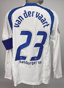 Original match worn Hamburger SV Spielertrikot mit der Nummer 23 vom ehemaligen HSV-Kapitän Rafale van der Vaart .Getragen in einem Bundesliga-Spiel in der Saison 2006/2007. Trikot kommt mit der originalen Kapitänsbinde von van der Vaart.Trikot stammt aus der Sammlung eines ehemaligen Bundesliga-Profis. Status:ABA. - Bild 3
