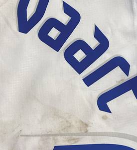 Original match worn Hamburger SV Spielertrikot mit der Nummer 23 vom ehemaligen HSV-Kapitän Rafale van der Vaart .Getragen in einem Bundesliga-Spiel in der Saison 2006/2007. Trikot weist deutliche Spielspuren auf. Trikot stammt aus der Sammlung eines ehemaligen Bundesliga-Profis. Status:ABA. - Bild 7