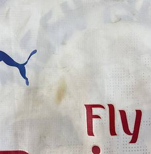 Original match worn Hamburger SV Spielertrikot mit der Nummer 23 vom ehemaligen HSV-Kapitän Rafale van der Vaart .Getragen in einem Bundesliga-Spiel in der Saison 2006/2007. Trikot weist deutliche Spielspuren auf. Trikot stammt aus der Sammlung eines ehemaligen Bundesliga-Profis. Status:ABA. - Bild 4