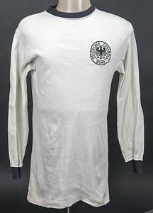 Original match worn Spielertrikot von Deutschland mit der Rückennummer 11, getragen von Werner Weist in dem U-23 Länderspiel Deutschland v Polen am 16.11.1971 in Bremen. Weist schoß in diesem Spiel ein Tor. Status:AAA --Am 17.11. spielte die DFB A-Nationalmannschaft ebenfalls gegen Polen, in absolut identischen Trikots! Dieses Trikot wurde auch bei der Fußball - Weltmeisterschaft 1970 in Mexiko vom DFB vorbereitet, doch die langarm Variante kam aufgrund der hohen Temperaturen nicht zum Einsatz!. - Bild 7
