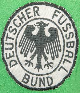 Original match worn Spielertrikot von Deutschland mit der Rückennummer 3, getragen von einem deutschen Spieler in dem U-23 Länderspiel Polen v Deutschland am 09.10.1971 in Lodz. Weist wurde in diesem Spiel nicht eingesetzt und bekam dieses Trikot von einem Mitspieler. Status:AAA --Am 10.11. spielte die DFB A-Nationalmannschaft ebenfalls gegen Polen, in absolut identischen Trikots! !. - Bild 11