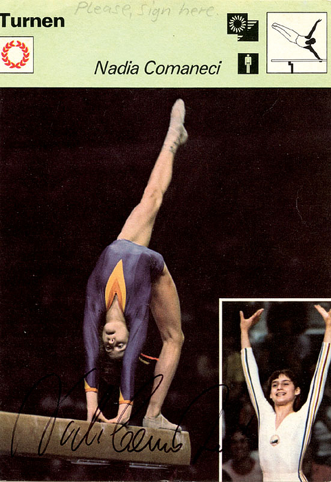 Sammelkarte mit Originalsignatur von Nadia Comaneci (ROM). Mehrfache Medaillengewinnerin im Turnen der Olympischen Spiele 1976 und 1980 (5x Gold, 3x Silber, 1x Bronze), 16x11,5 cm.