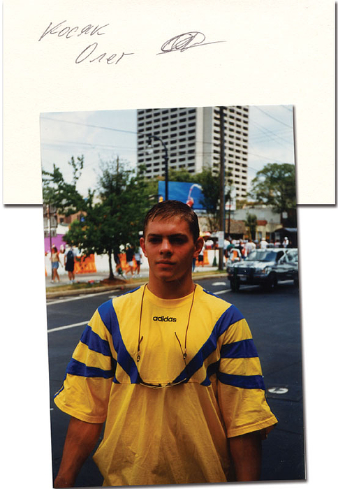 Karteikarte mit original Signatur von Oleh Kossjak (UKR). Bronze ei den Olympischen Spielen 1996 im Turnen Mannschaft mit der Uktaine. 13x7,5 cm.