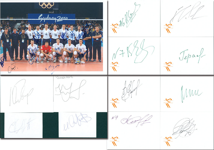 Silbermedaille im Volleyball Herren für die UdSSR bei den Olympischen Spielen 2000.  Waleri Gorjuschew (1973-2014), Sergei Tetjuchin, Igor Schulepow, Roman Jakowlew, Ilja Saweljew, Ruslan Olichwer, Alexei Kuleschow, Alexander Gerassimow, Alexei Kasakow, Wadim Chamutskich, Konstantin Uschakow,, Jewgeni Mitkow. Farbfoto mit 10 original Signaturen der Spieler und Betreuer. Außerdem 12 Blancobelege der Spieler, 15x10 cm. KOMPLETTES TEAM!.