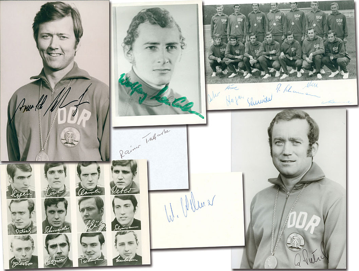 Silbermedaille im Volleyball Herren für die DDR bei den Olympischen Spielen 1972. Siegfried Schneider, Rudi Schumann, Arnold Schulz (1943-2024), Rainer Tscharke, Eckehard Pietzsch, Wolfgang Webner (1937-2020), Wolfgang Weise, Wolfgang Löwe, Jürgen Maune, Horst Peter, Horst Hagen, Wolfgang Maibohm. Fotos und Blancobelege, 16x10 bis 8x6 cm. Komplettes Team.