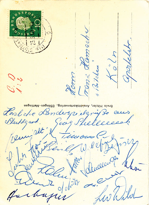 Postkarte geschrieben von Georg Stollenwerck (1930-2014) vom Länderspiel Chile - Deutschland (1:2) am 23.3.1960 in Stuttgart. Mit ca. 18 original Signaturen der deutschen Spieler, 14x9 cm.