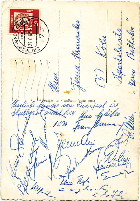 S/W-Postkarte geschrieben von Hans Schäfer vom Endspiel um die Deutsche Fußball - Meisterschaft 1963 am 24.6.1963 (abgestempelt am. 29.6.) Borussia Dortmund v 1.FC Köln mit 16 original Signaturen der Spieler des 1.FC Köln, 15x10,5 cm.