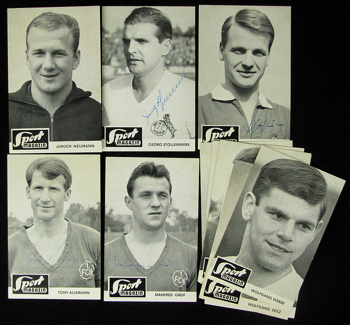 Sportmagazin 1964/65 :  14 verschiedene postkartengroße SW-Bilder mit jeweils einem Bundesligaspielerporträt. Alle Karte mit Originalsignatur der Spieler.