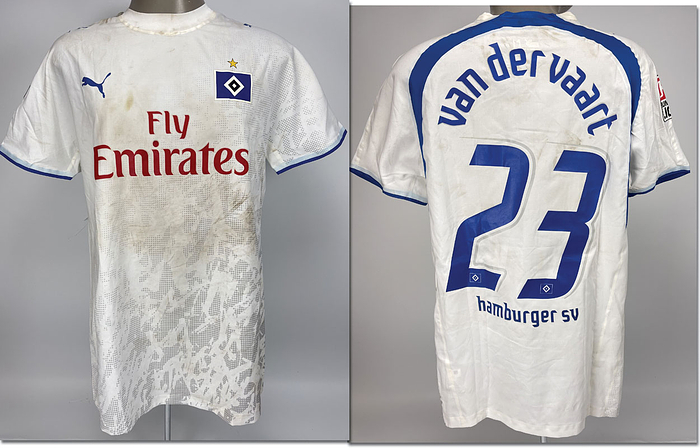 Original match worn Hamburger SV Spielertrikot mit der Nummer 23 vom ehemaligen HSV-Kapitän Rafale van der Vaart .Getragen in einem Bundesliga-Spiel in der Saison 2006/2007. Trikot weist deutliche Spielspuren auf. Trikot stammt aus der Sammlung eines ehemaligen Bundesliga-Profis. Status:ABA.