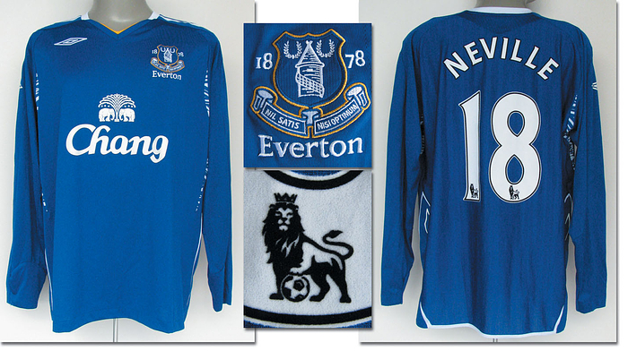 Original match worn Spielertrikot vom FC Everton mit der Rückennummer 18. Getragen von Phil Neville in einem Freundschaftsspiel im Zeitraum von 2005 bis 2010. Trikot direkt von einem ehemaligen Zeugwart von Werder Bremen. Status:ACA.