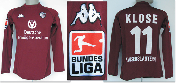 Original match worn Spielertrikot vom 1. FC Kaiserslautern mit der Rückennummer 11. Getragen von Miroslav Klose in der Fußball-Bundesliga-Saison 2003/2004. Klose ist 130-facher Nationalspieler von Deutschland. Trikot direkt von einem ehemaligen Zeugwart von Werder Bremen. Status:ABA.