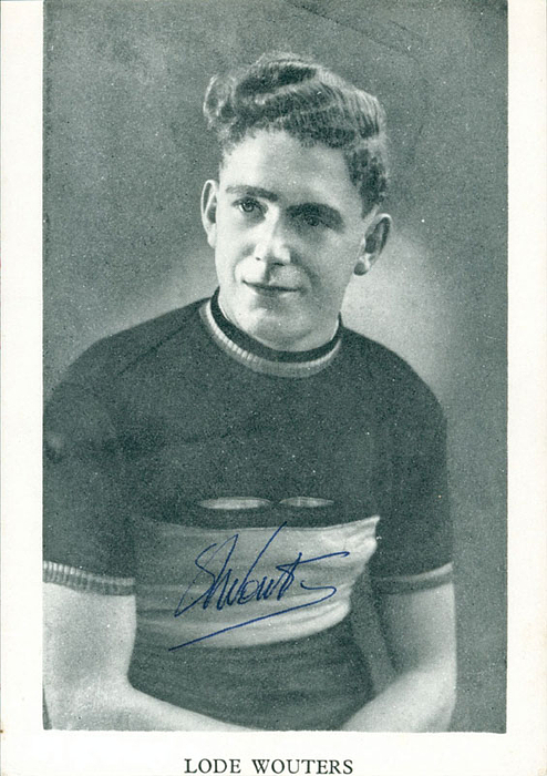 (1929-2014) Originalsignatur auf s/w-Autogrammkarte vom verstorbenen belgischen Radrennfahrer und Olympiasieger 1948 Lode A. Wouters. 15x10 cm.