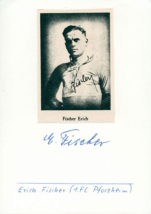 (1909-1990) Karteikarte mit Originalsignatur von Erich Fischer (2 DFB A- Fußball Länderspiele 1932/1933; Pforzheim) und einem aufmontiertem Reprofoto. 15x10,5 cm.