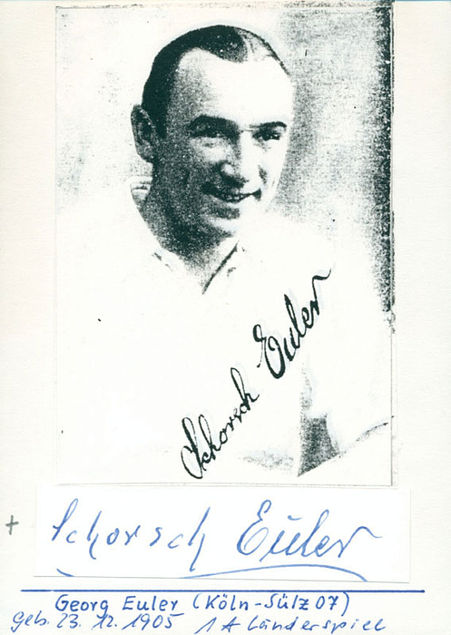 (1905-1993) Karteikarte mit original Signatur und einer s/w-Bildkopie von Georg Euler. (1 DFB Fußball - Länderspiel; Köln). 15x10 cm.