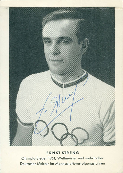 (1942-1993) s/w-Autogrammkarte mit Originalsignatur von Ernst Streng. Deutscher Radsportler. Olympiasieger 1964, Weltmeister und mehrfacher Deutscher Meister im Mannschaftsverfolgungsfahren. 14,9x10,5 cm.
