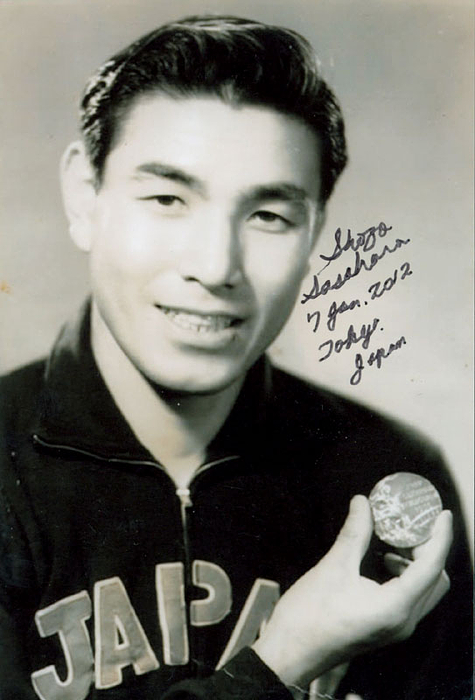 (1929-2023) S/W-Reprofoto mit Originalsignatur von Shozo Sasahara (JAP). Olympiasieger 1956 im Ringen, 15x10 cm.