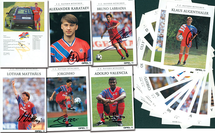 22 verschiedene Autogrammkarten "Opel" aus der Saison 1993/94 jeweils mit Originalsignaturen von Spielern des FC Bayern München. Je 15x10,5 cm.