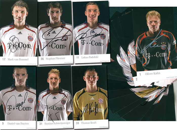 24 handsignierte offizielle Autogrammkarten "FC Bayern München" 2006 /07. Je 16x9cm.