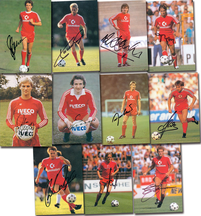 11 original Autogrammkarten des FC Bayern München aus der Zeit 1986 - 1988 mit original Signaturen der Spieler. Werbeaufdruck 2x Iveco, 9x Commodore, je 15x10 cm.