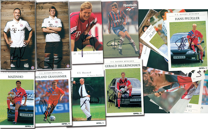 19 offizielle Autogrammkarten des FC Bayern München mit original Signaturen aus der Zeit 1995 - 2012.