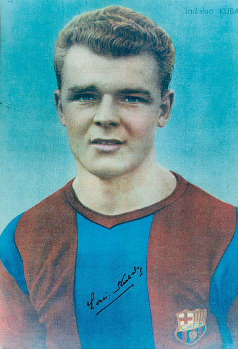 (1927-2002) Farbreprofoto von Laszlo Kubala mit Originalsignatur des tschechisch - ungarischen - spanischen Nationalspielers, 30x20,5 cm.