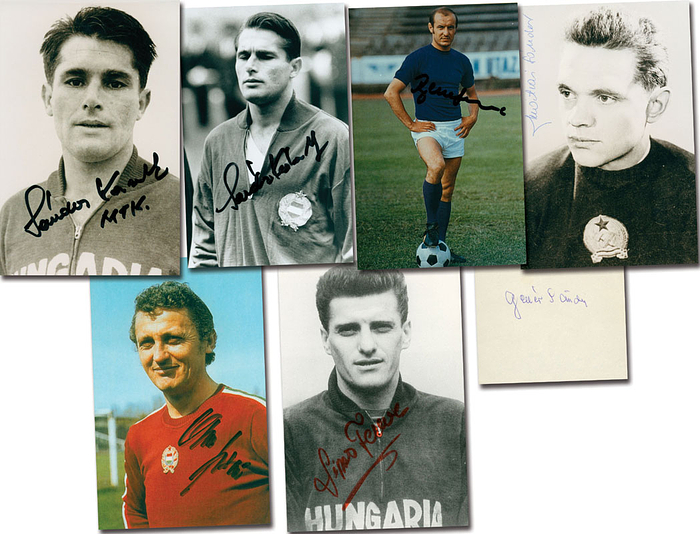 7 Original-Autographen von Stars der ungarischen Nationalmannschaft 1955 - 1960: 2x Sandor Karoly (1948-2014); S.Matrai (1932-2002); F.Bene (1944-2006); F.Albert (1942-2011); F.Sipos (1932-1997); Sandor Geller (1925-1996). 6 Reprofoto und ein Blancobeleg, 15x10 + 8,5x8,5 cm.