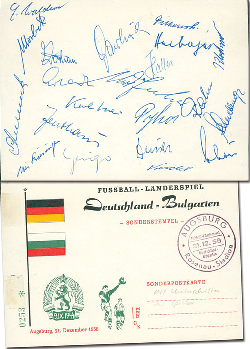 Postkarte vom 21.12.1958 vom Länderspiel Deutschland - Bulgarien in Augsburg mit 21 Originalsignaturen der deutschen Spieler: Morlock, Biesinger, Haller, Herberger,  Schön, Schnellinger, Rahn, Szymaniak, Seeler, Erhardt, Juskowiak, Sturm, Kelassa, Kwiatkowski, Deuser. Mai, benthaus, Waldner, geiger, Tikowski, Klodt. 15x10,5 cm.