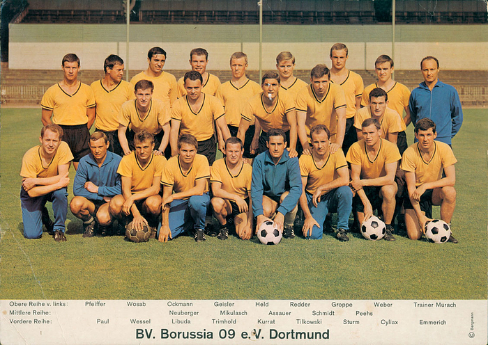Farbiges Großbild Sammelbild "Bergmann" 1966/67 Borussia Dortmund. Karton 29,5x21 cm.