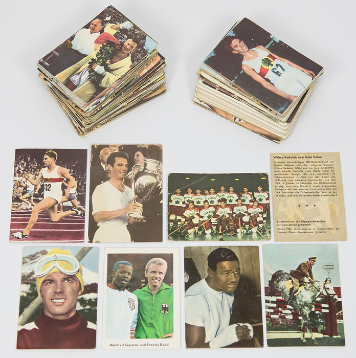 135 Einzelbilder aus den Serien „Die kleine Regelecke; Olympia 1964“ u.a. der Firma Heinerle. Verschiedene Sportarten ca. 1959-1964,  Karton je 6,6x8,7cm.
