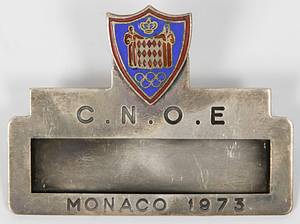 Teilnehmer-Abzeichen der IOC Session Monaco 1973. Aufschrift "C.N.O.E Monaco 1973". Leichtmetall, mehrfarbig emailliert. 5x3,8 cm. - Bild 2